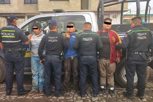 Tras persecución, atrapan a tres ladrones de camión en Toluca